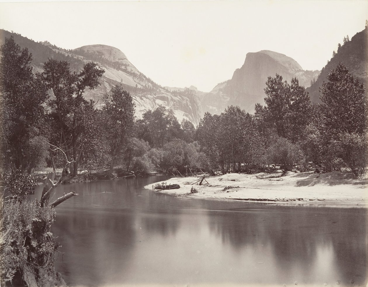 North og South Dome, Yosemite, ca. 1872, trykt ca. 1876. av Carleton E. Watkins.