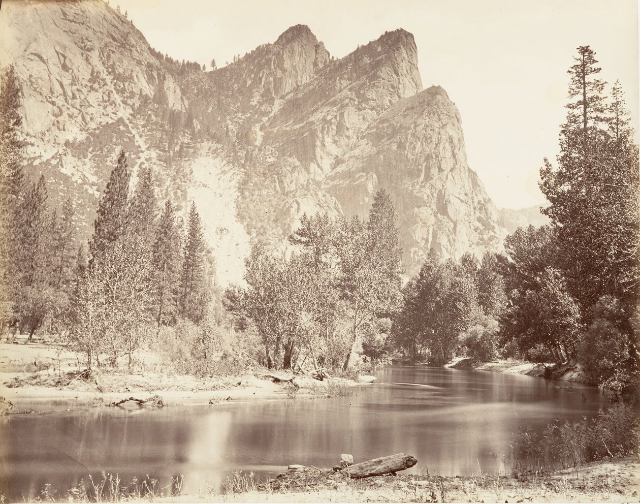 The Three Brothers, Yosemite, ca. 1872, trykt ca. 1876. av Carleton E. Watkins.
