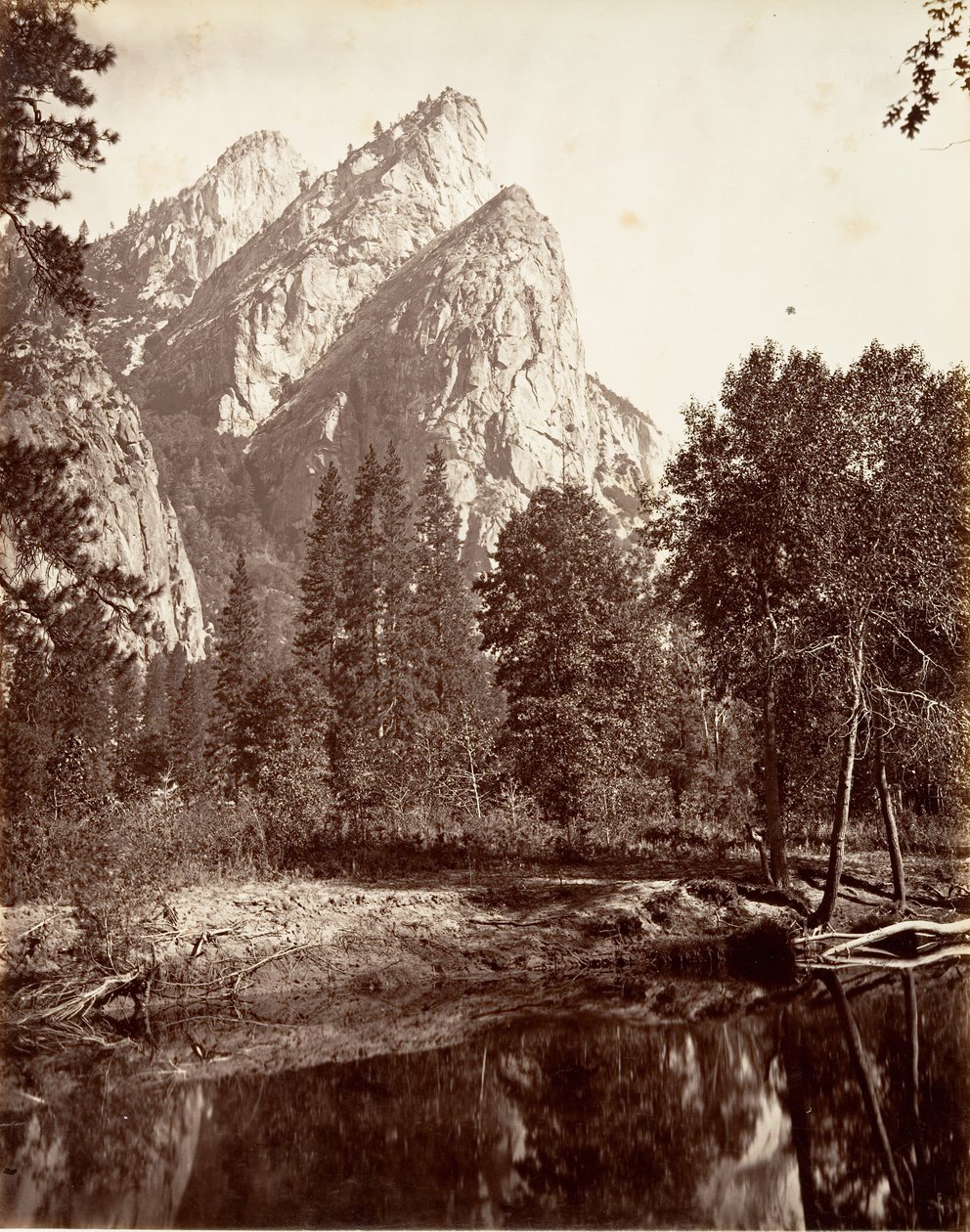 The Three Brothers, Yosemite, ca. 1872, trykt ca. 1876. av Carleton E. Watkins.