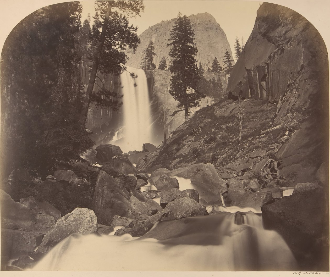 Mt. Broderick i Distant Centre, Piroyac, Falling Chrystals, Vernal Fall, 1861. av Carleton Emmons Watkins