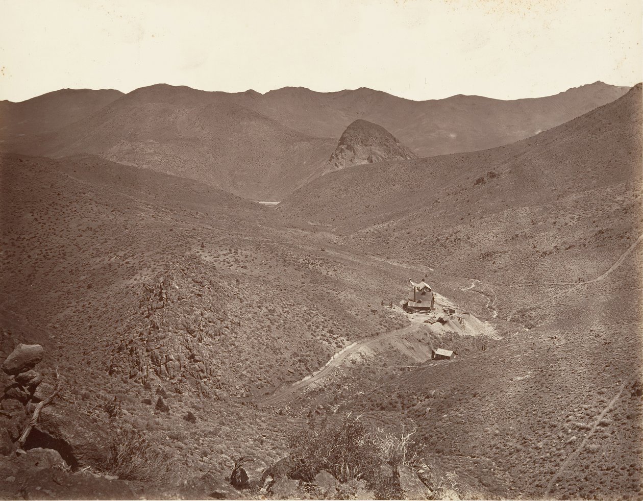 Sutro Tunnel Shaft nr. 2, 1875, trykt ca. 1876. av Carleton Emmons Watkins