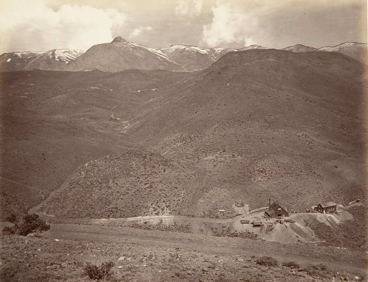 Sutro Tunnel Shaft nr. 2, 1875, trykt ca. 1876. av Carleton Emmons Watkins