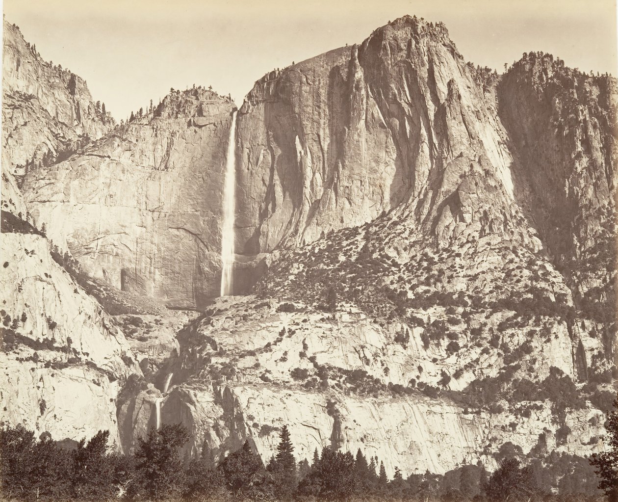 Yosemite Falls, 2634 fot, ca. 1872, trykt ca. 1876. av Carleton Emmons Watkins