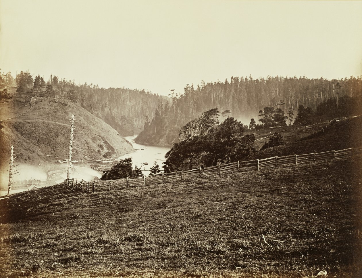 Albion River, Mendocino County, California av Carleton Watkins
