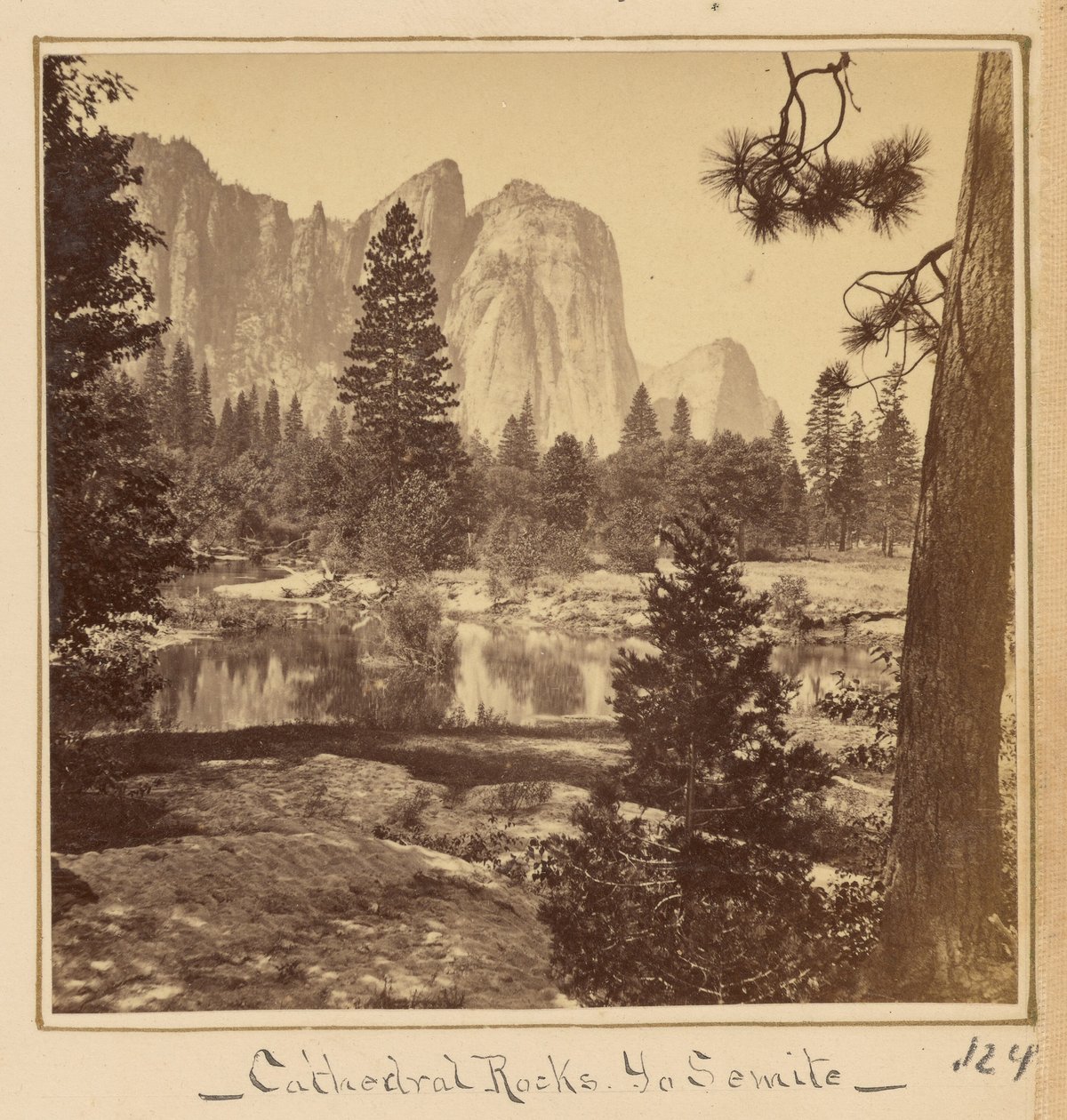 Katedral-klippene, 2600 fot av Carleton Watkins