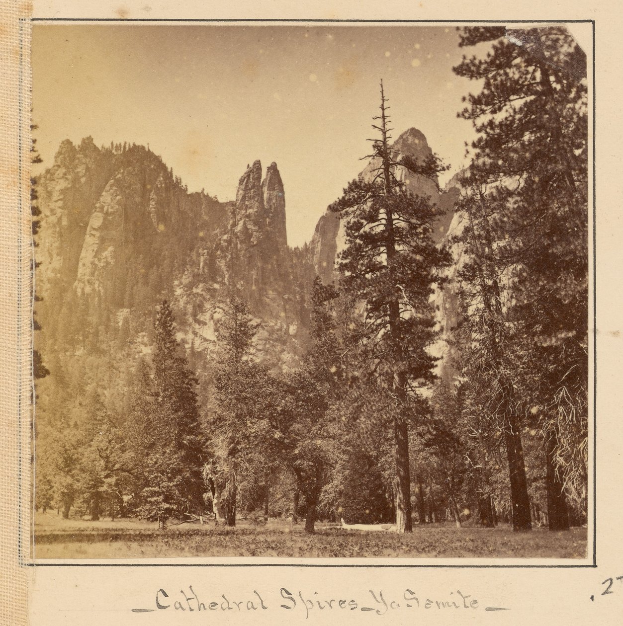 Katedralspir, 2200 fot av Carleton Watkins