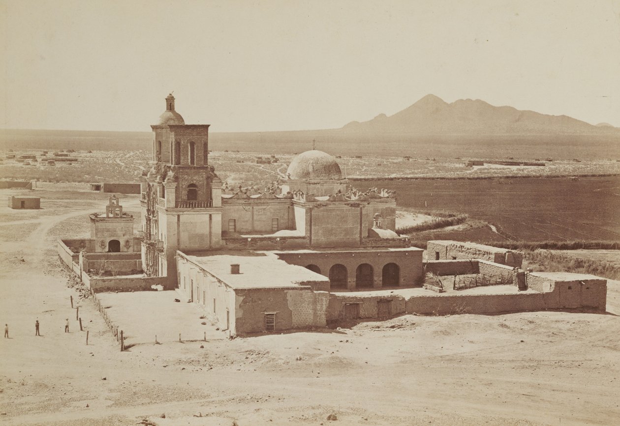 Oversiktsbilde av San Xavier-misjonen, Arizona av Carleton Watkins