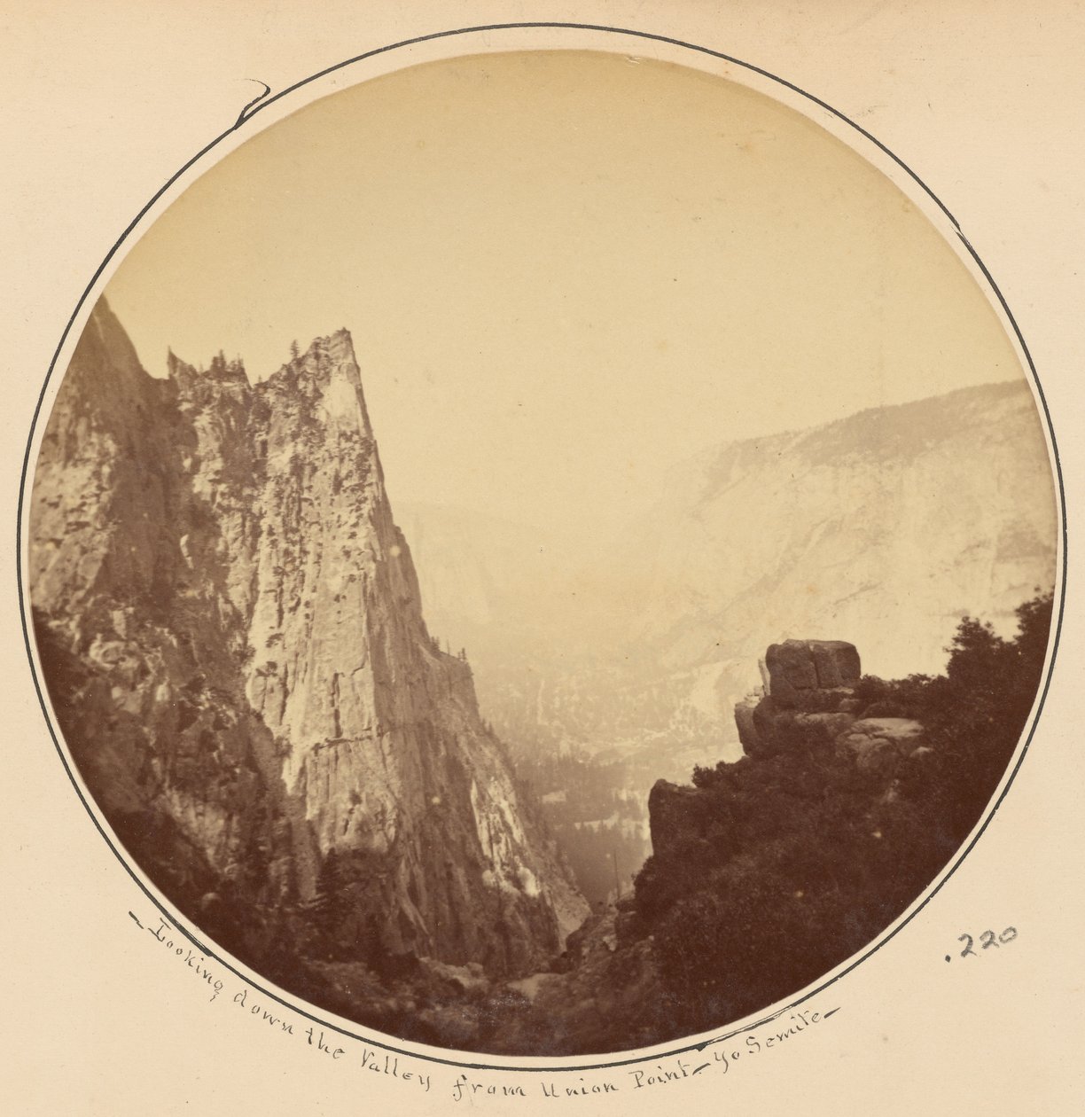 Utsikt nedover dalen fra Union Point, Yosemite av Carleton Watkins