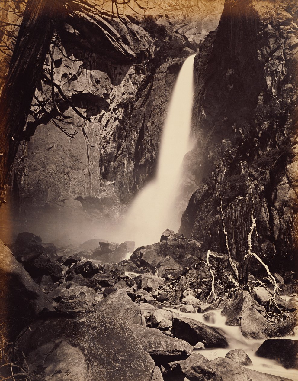 [Nedre Yosemitefall, 418 fot] av Carleton Watkins