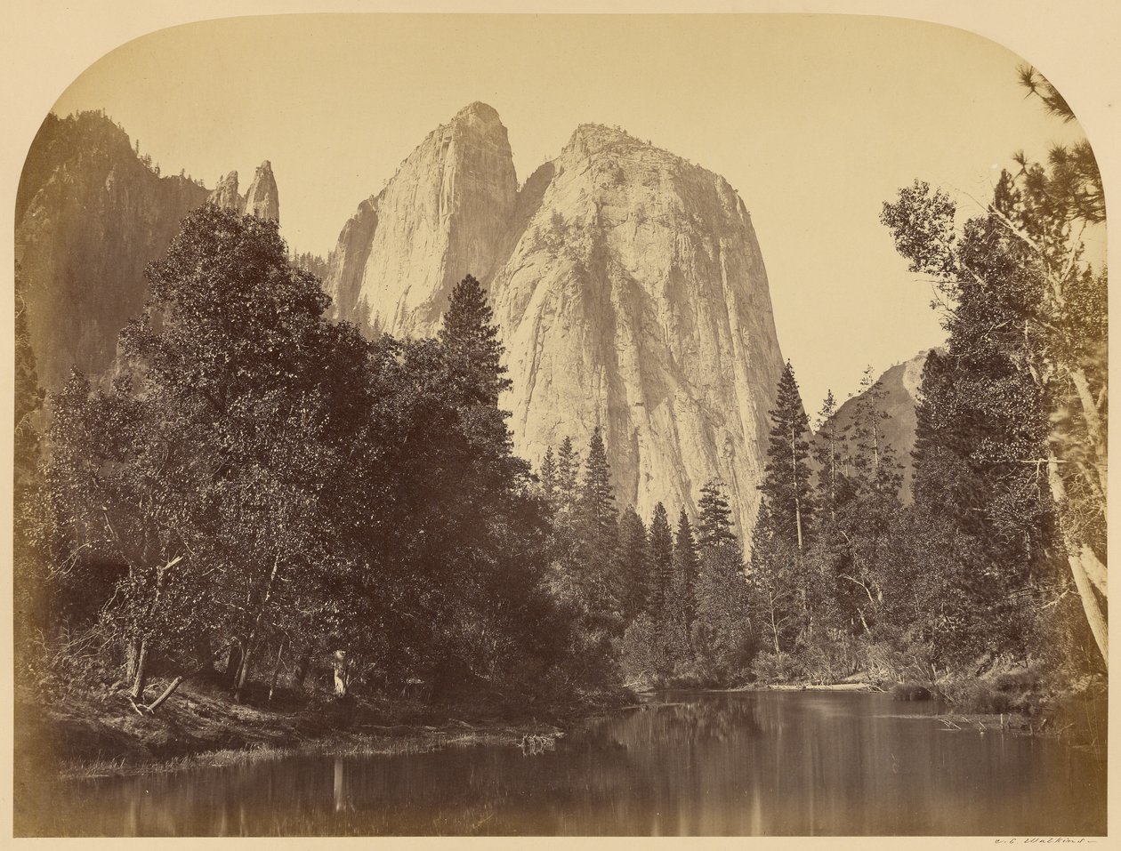 Utsikt over elven - Cathedral Rocks av Carleton Watkins