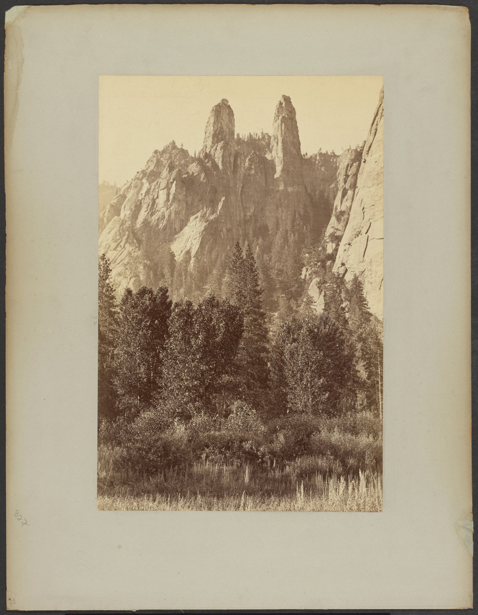 [Sentinel-klippene, Yosemite] av Carleton Watkins