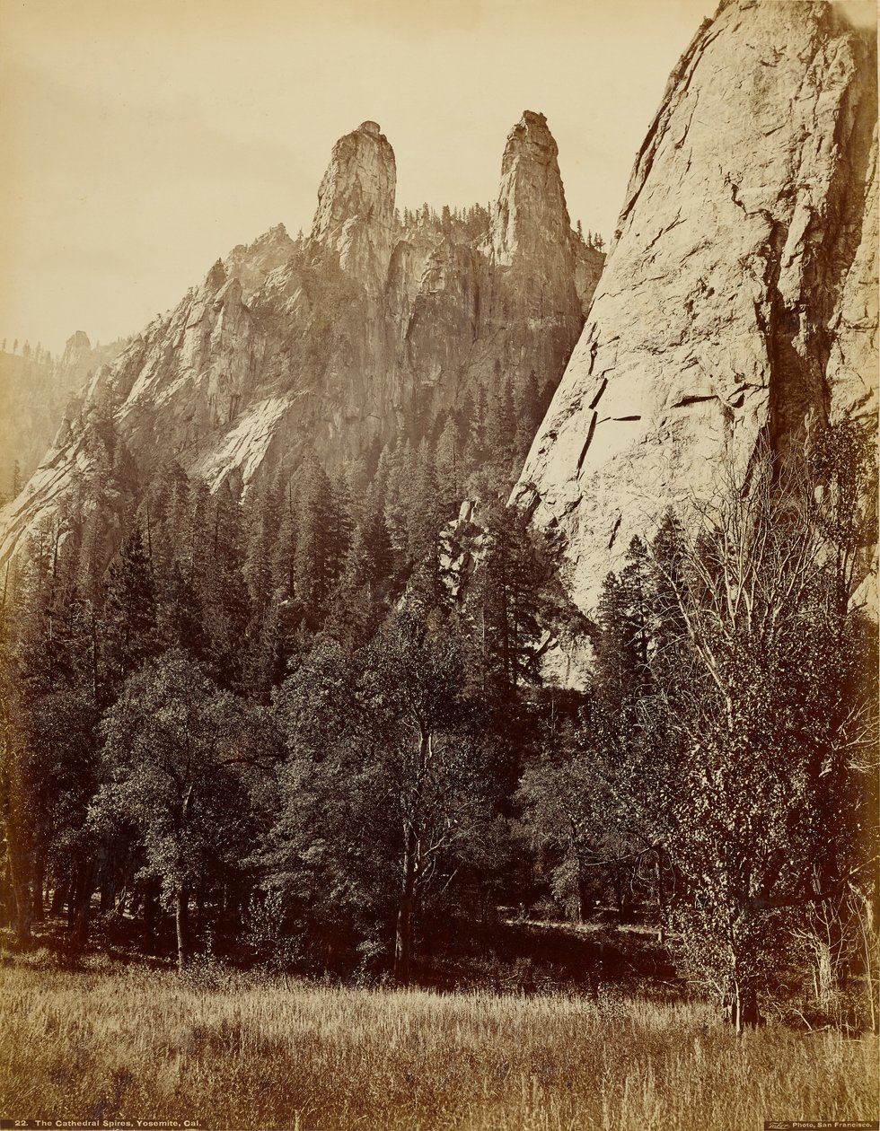 Katedraltindene, Yosemite, California av Carleton Watkins