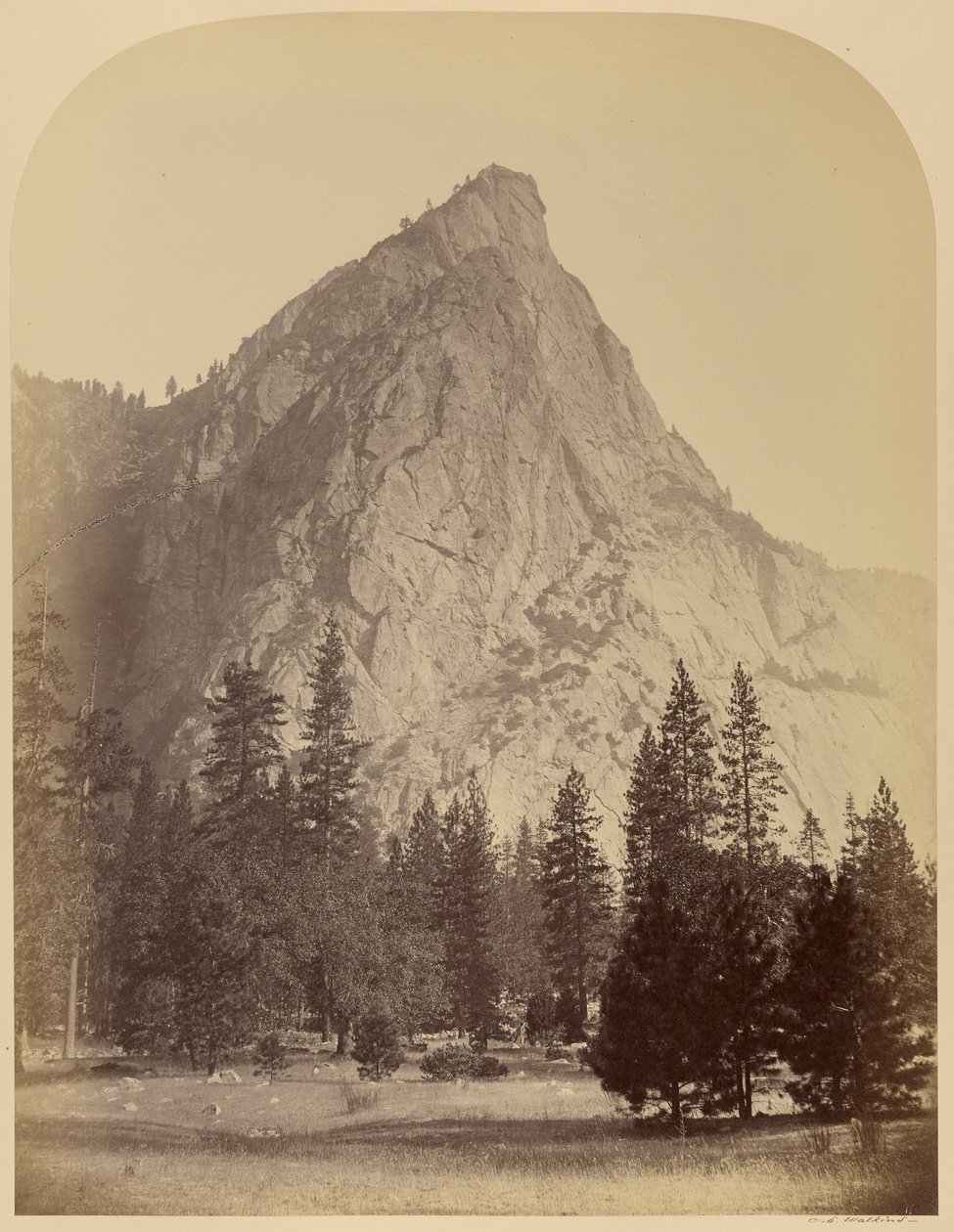 Tre brødre, sett forfra, 4480 fot, Yosemite av Carleton Watkins