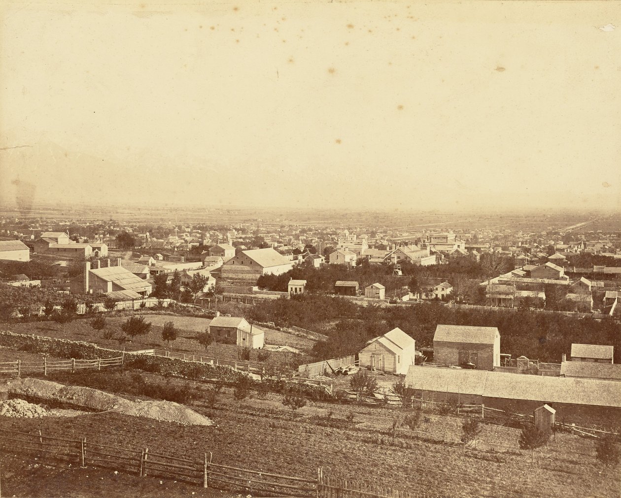 Utah - Utsikt over Salt Lake City, Utah av Carleton Watkins