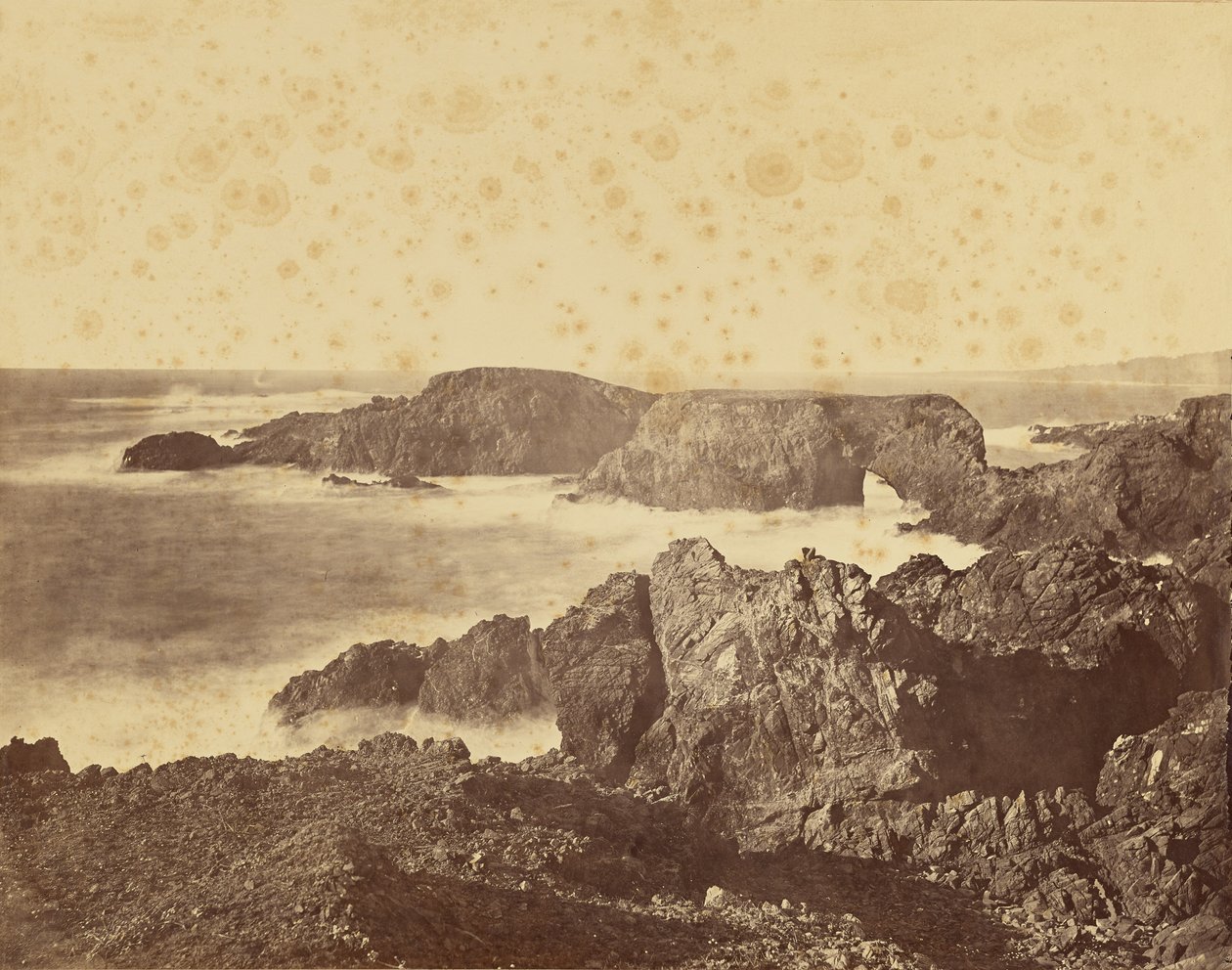 [Utsikt over Mendocino-kysten] / [Kystutsikt utenfor Mendocino] av Carleton Watkins
