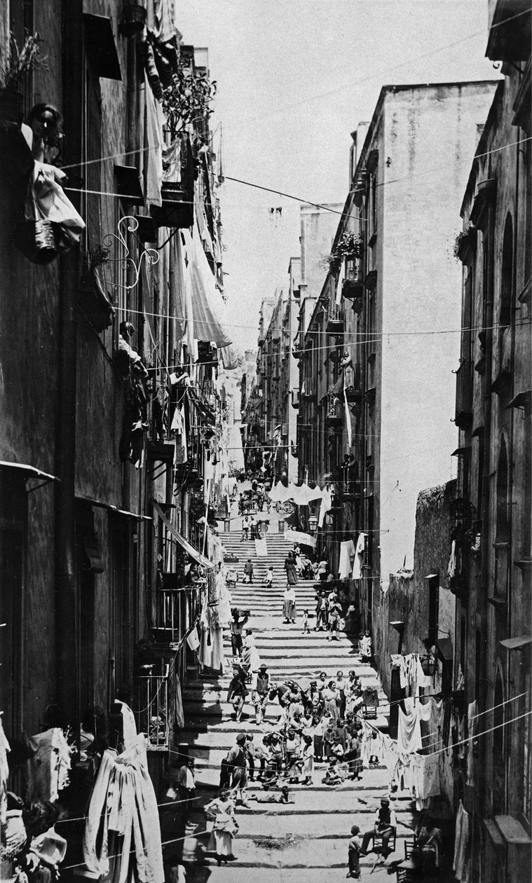 Vicolo del Pallonetto, tidlig på 1900-tallet (bw-bilde) av Carlo Brogi