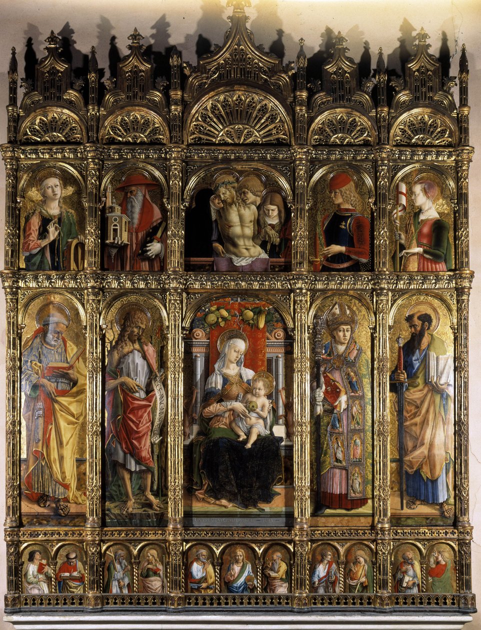Polyptik som viser en Pieta, og den underordnede parten en madonna med Child av Carlo Crivelli