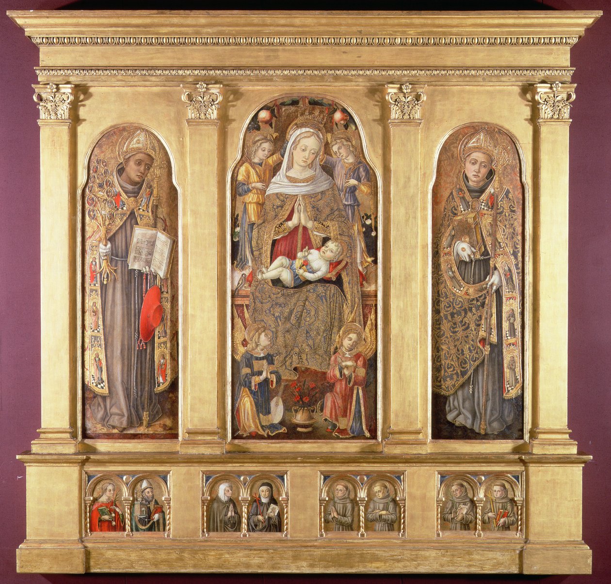 Jomfru og barn med de hellige Bonaventura og Louis av Toulouse, ca. 1489 (tempera med gull- og oljeglasur på panel) av Carlo Crivelli