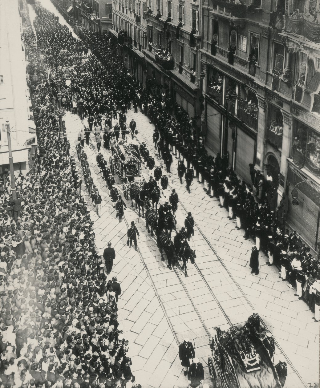 Begravelser av erkehertugene Franz Ferdinand av Østerrike og hans kone ble drept i Sarajevo 28. juli av Carlo Wulz