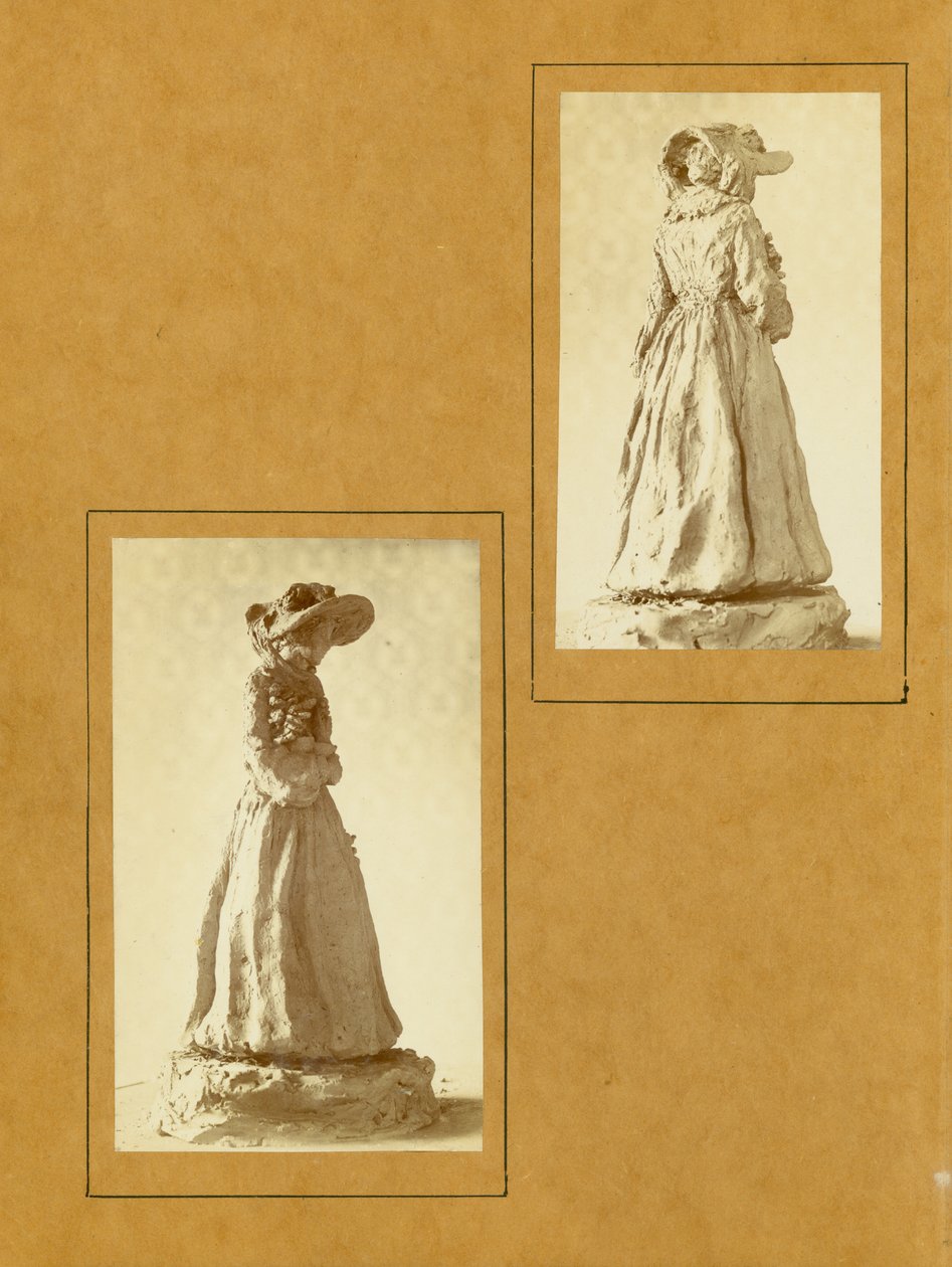 Clay Sketch av Caroline Risque, fotografier av skulpturene hennes, side én av Caroline Risque