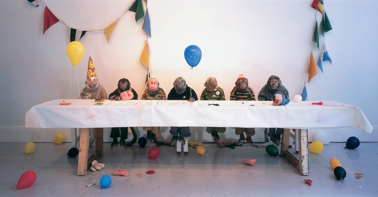 Singerie, 2004 (jesmonitt, pels, ull, tre, festtilbehør) av Cathie Pilkington