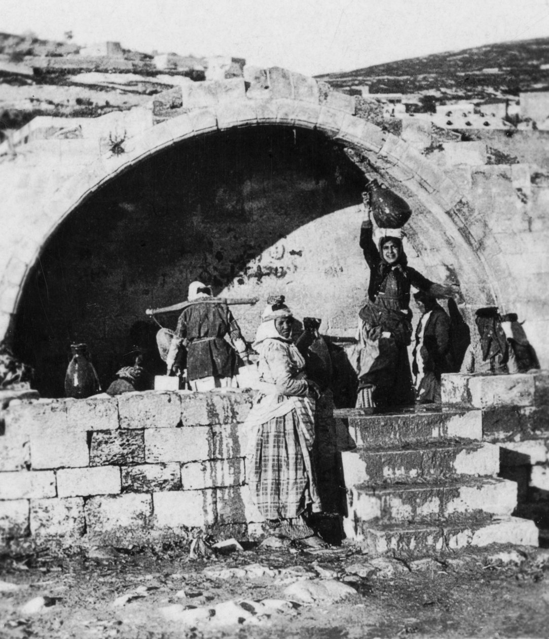 Jomfrufontenen, Nasaret, Palestina, c1927-c1931 av Cavanders Ltd