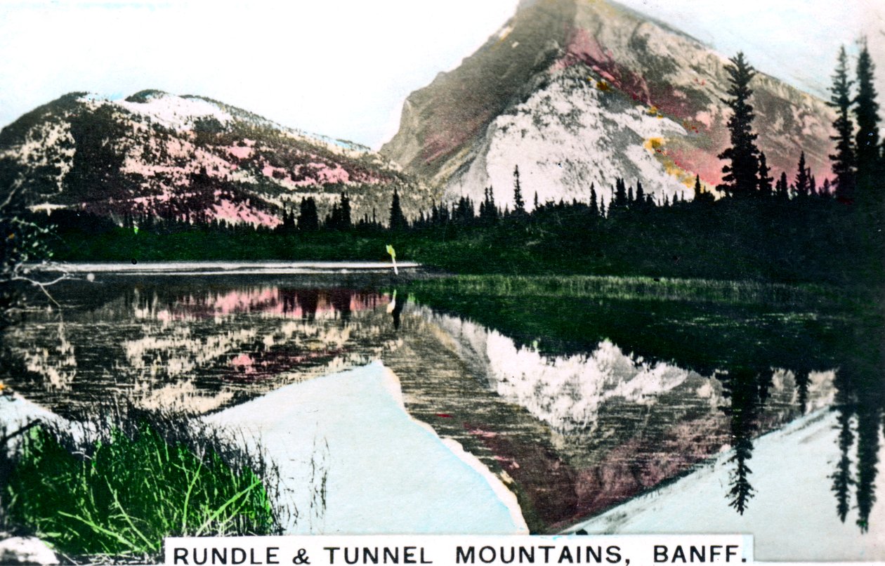 Mounts Rundle and Tunnel, Banff, Alberta, Canada, ca 1920-tallet. av Cavenders Ltd