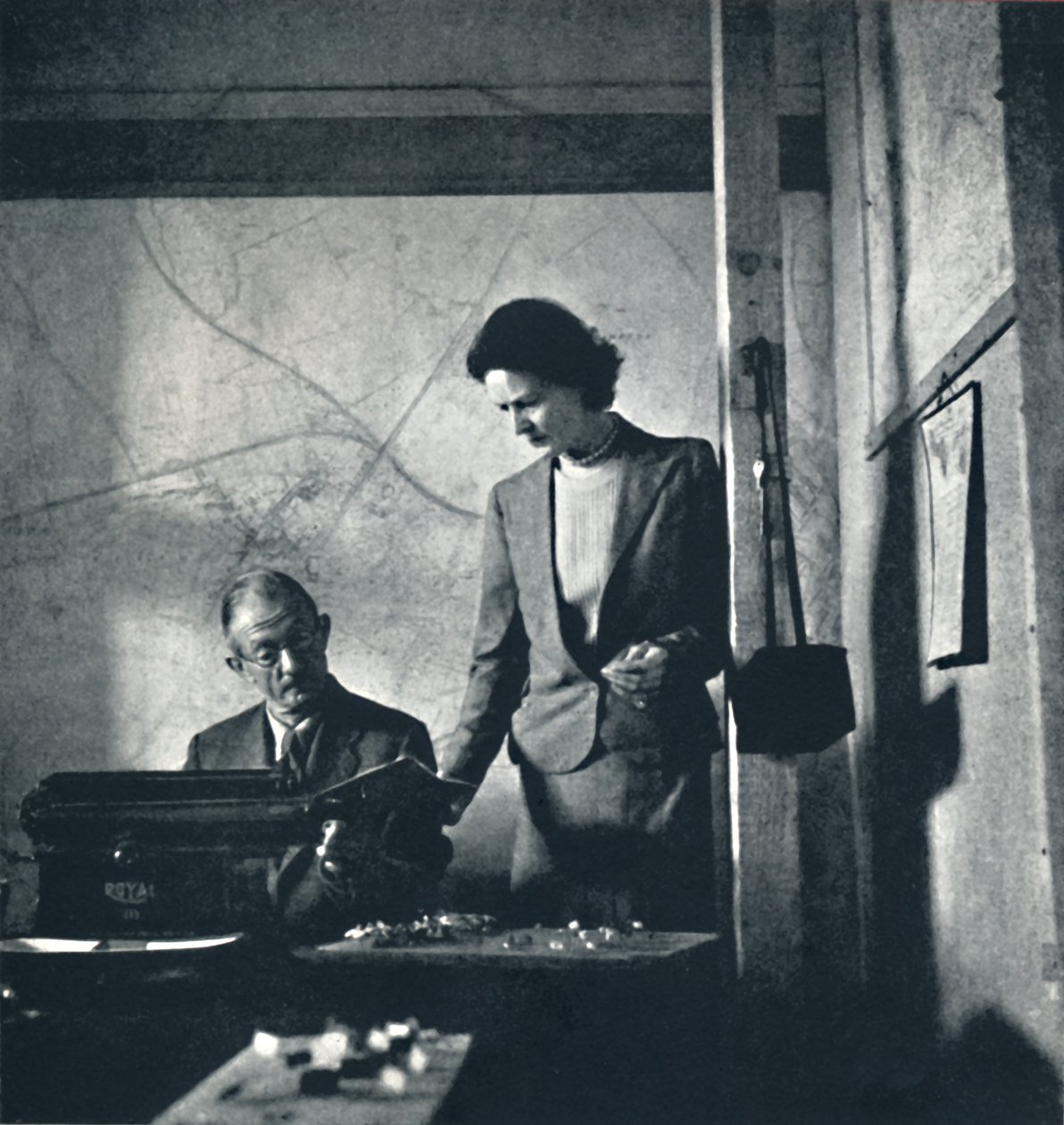 Handling her, 1941 av Cecil Beaton