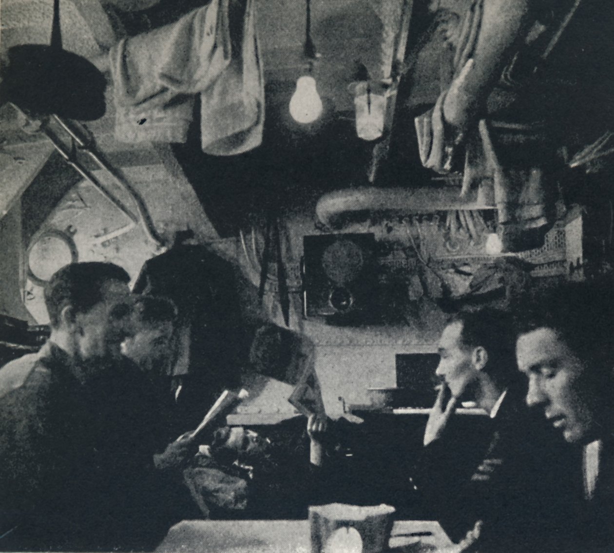 Funksjonell bruk av plass på messedekket, 1941 av Cecil Beaton