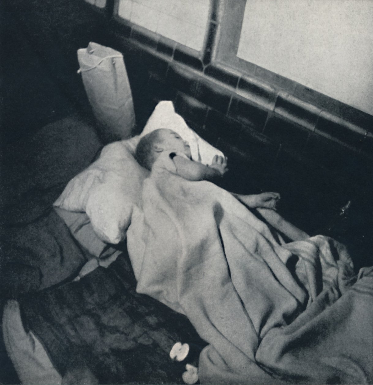 Sovende baby, 1941 av Cecil Beaton