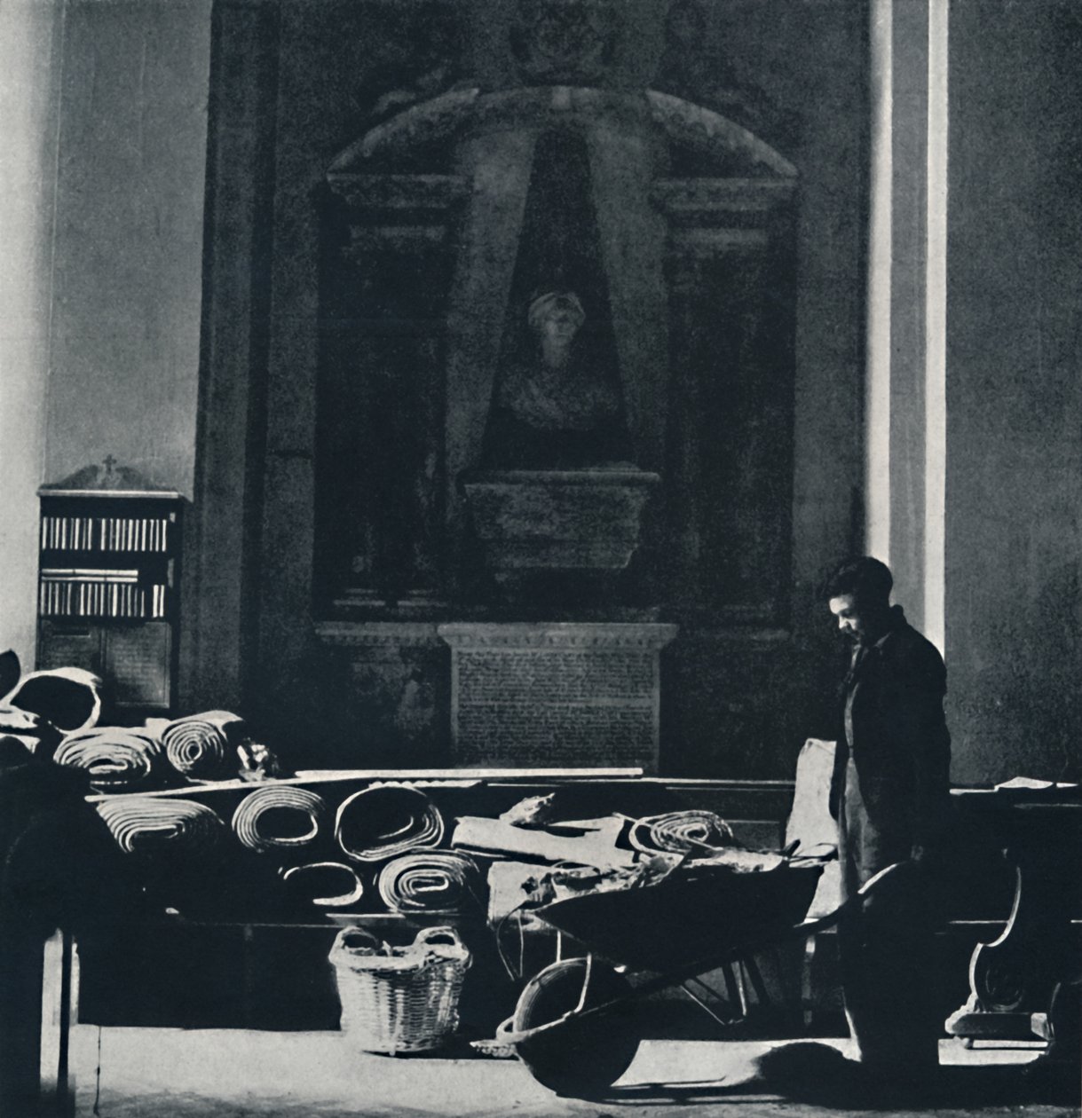St. Mary-le-Bow etter den første blitzen. Den er nå ødelagt, 1941 av Cecil Beaton