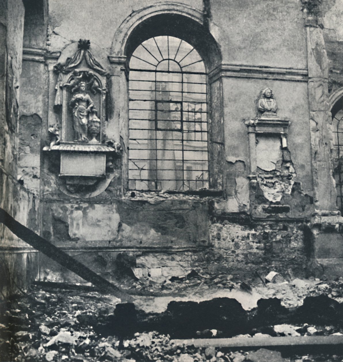 Disse fragmentene St. Lawrence Jewry, 1941 av Cecil Beaton
