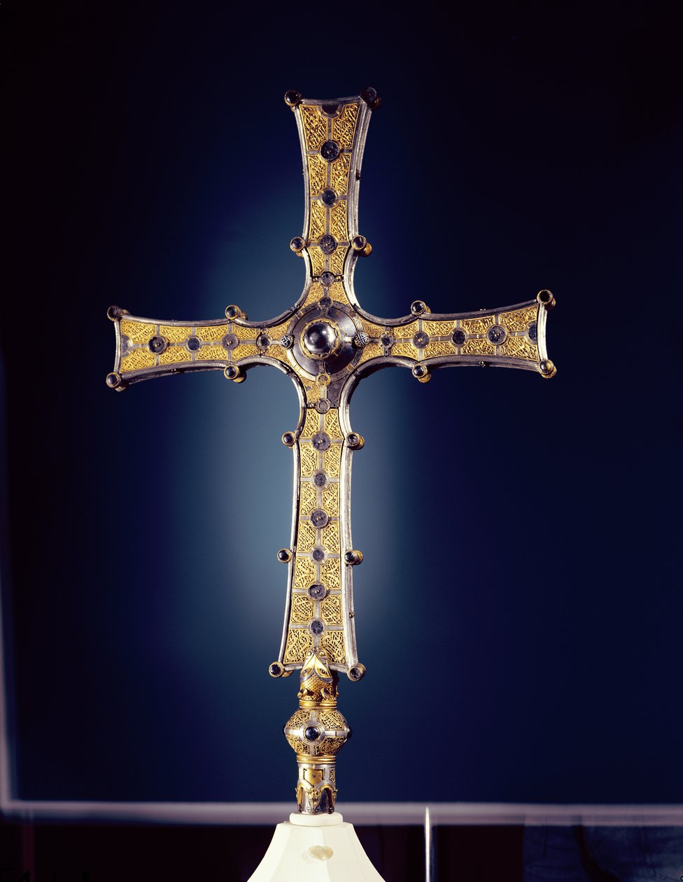 Cross of Cong, County Mayo, vikingtid (bronse, gullfiligran, niello og glass) av Celtic