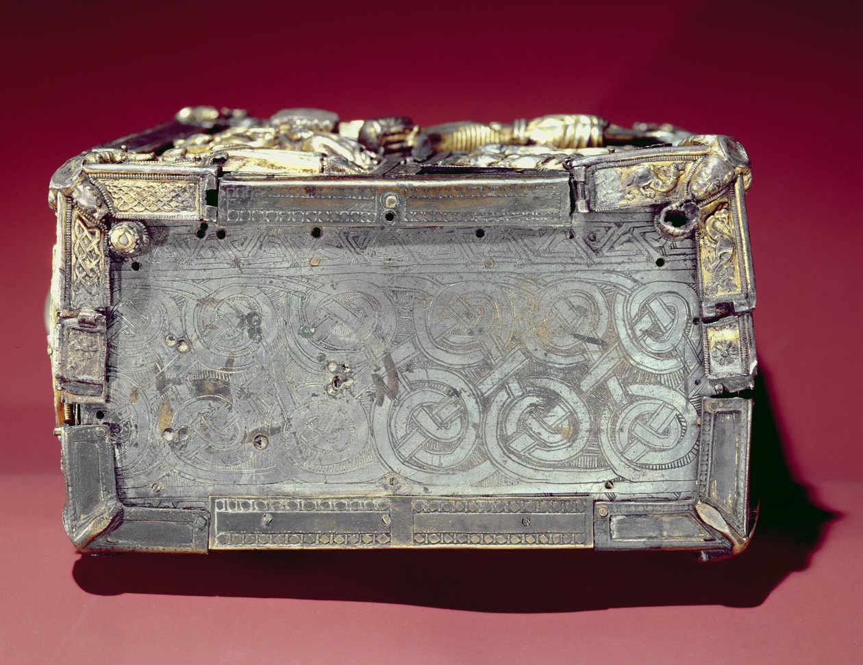 Sidepanel til Domnach Airgid bokhelligdommen, Clones, County Monaghan, 8. århundre, ombygd i ca. 1350 (barlind dekket med tinnbelagt bronse og sølvforgylt plater) av Celtic