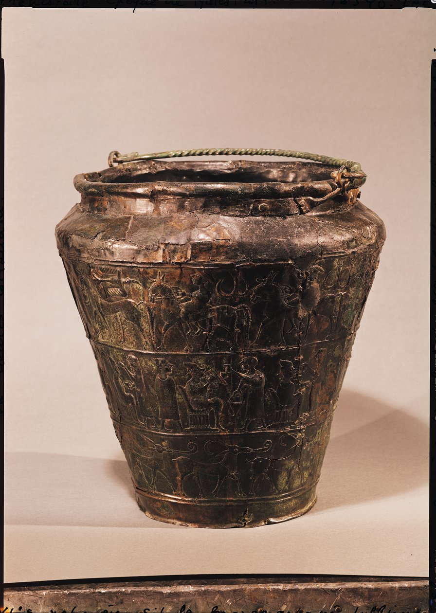 Situla med tre repouse dekorative bånd (bronse) av Celtic