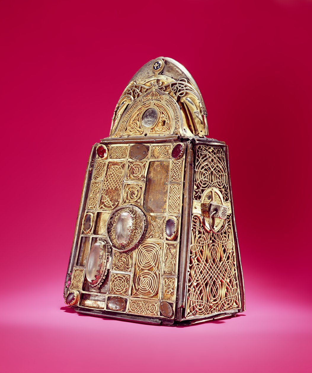 Helligdommen til St. Patrick's Bell, fra Armagh, Irland, ca. 1100 (bronse med sølv og gull filigran krystall og glass) (se også 344383) av Celtic