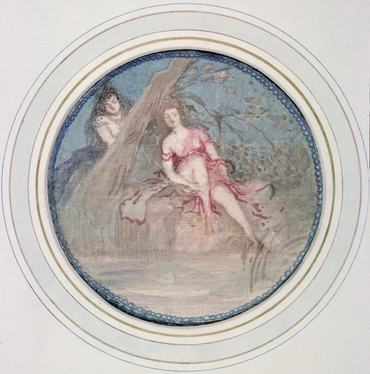 Kvinnefigur som sitter på bredden av en bekk: en annen figur bak et tre av Charles Edward Conder