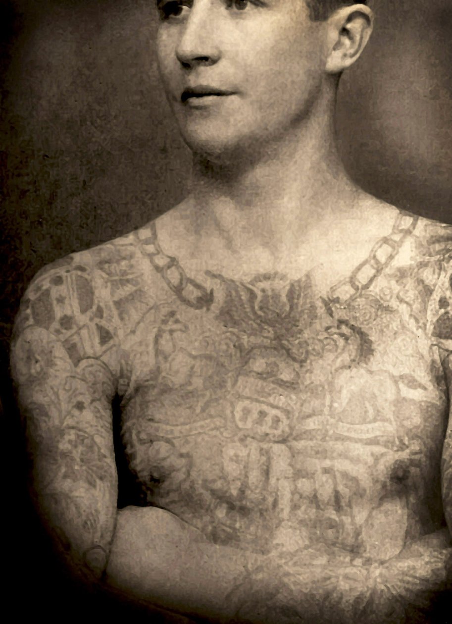 Skapkort av en tatovert mann, ca. 1880 av Charles Eisenmann
