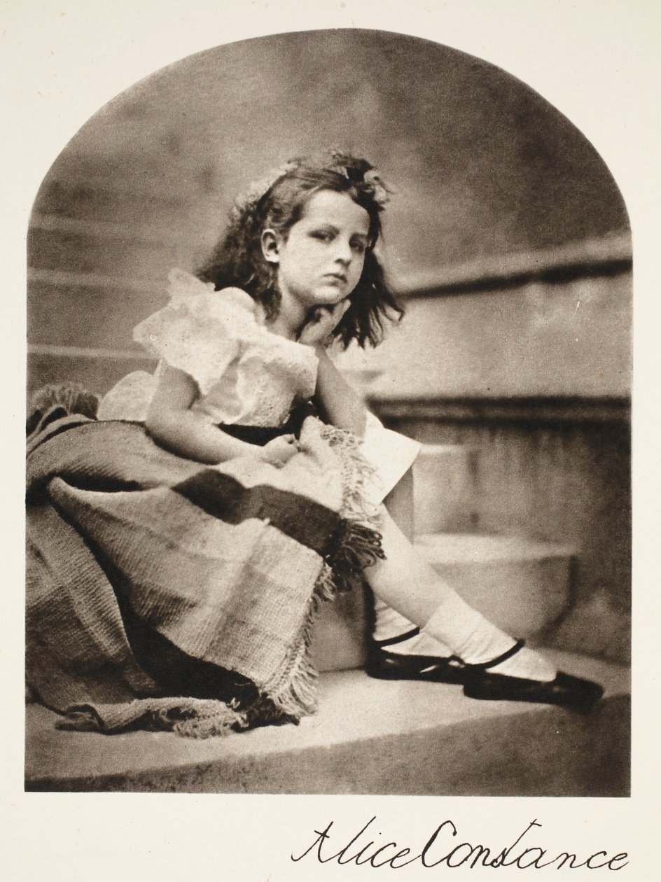 Alice Constance Westmacott, 9. juli 1864 (sepia-bilde) av Charles Lutwidge Dodgson
