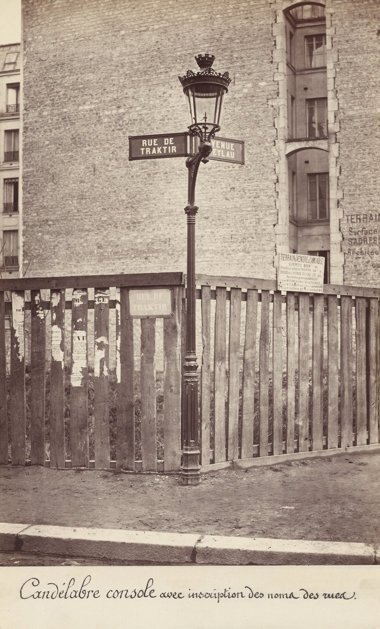 (Konsollkandelaber med påskrift av gatenavn) av Charles Marville