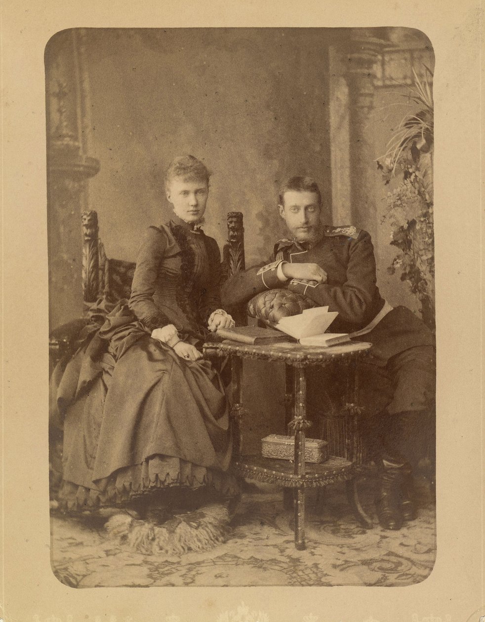 Constantin Constantinovitch av Russland og Elisabeth Mavrikievna av Russland (nee prinsesse Elisabeth av Saxe Altenburg) - storhertug Konstantin Constantinovich av Russland (1858-1915) og storhertuginne Elizaveta Mavrikievna av Russland (1865-1927), av Ber av Charles Bergamasco