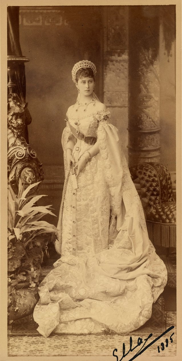 Elisabeth Fiodorovna de Russie (Elisabeth de Hesse Darmstadt) (1864-1918) - Portrett av storhertuginne Elizaveta Fyodorovna (1864-1918), prinsesse Elizabeth av Hessen og ved Rhinen, av Bergamasco, Charles (Karl) (1830-1896). Sølv gelatin fotografering av Charles Bergamasco