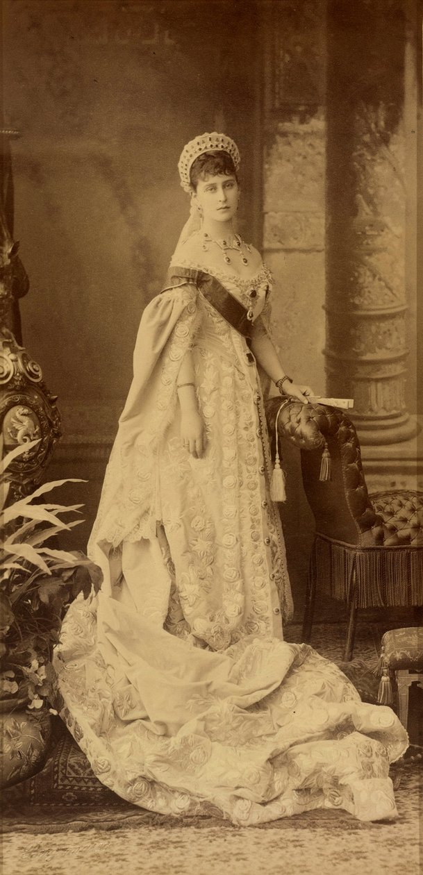 Elisabeth Fiodorovna de Russie (Elisabeth de Hesse Darmstadt) - Portrett av storhertuginne Elizaveta Fyodorovna (1864-1918), prinsesse Elizabeth av Hessen og ved Rhinen, av Bergamasco, Charles (Karl) (1830-1896). Sølv gelatin fotografering av Charles Bergamasco