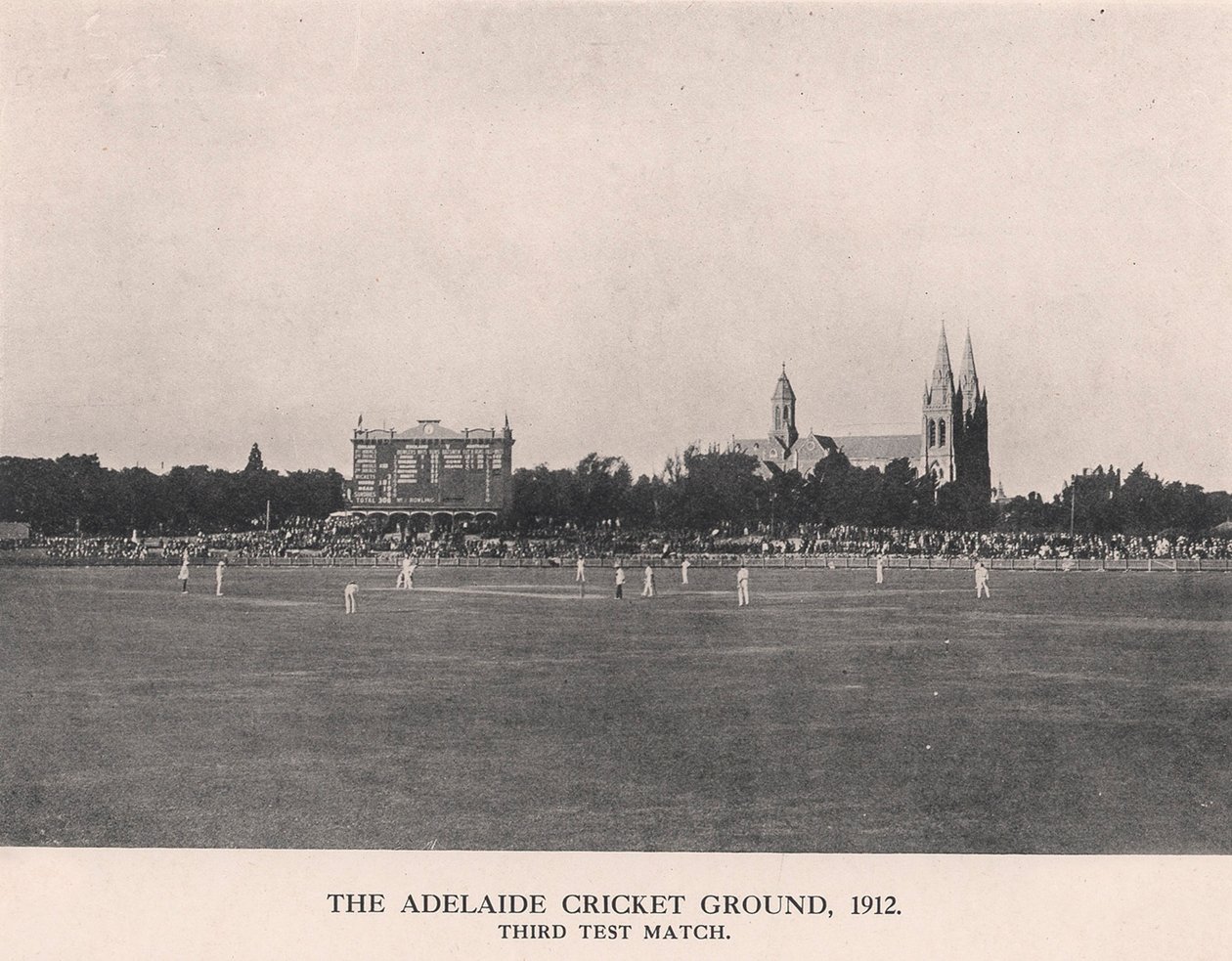 Adelaide Cricket Ground, tredje testkamp mellom Australia og England, 1912 av Charles Alfred Petts