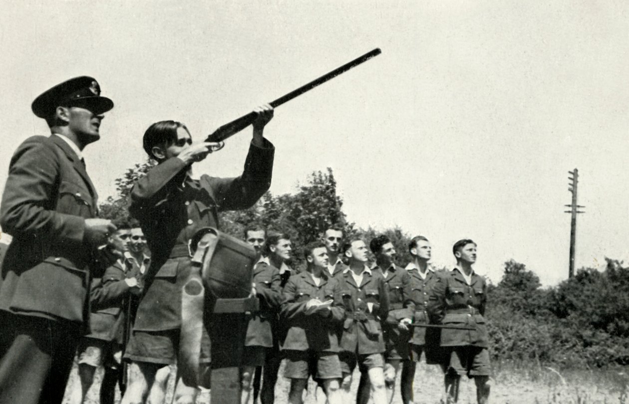 RAF-personell som lærte å skyte med våpen under andre verdenskrig, 1941. av Charles Brown