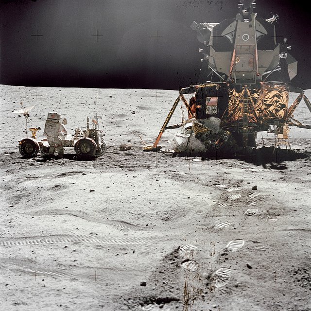 Apollo 16 Lunar Module Orion på måneoverflaten, 21. april 1972. av Charles Duke