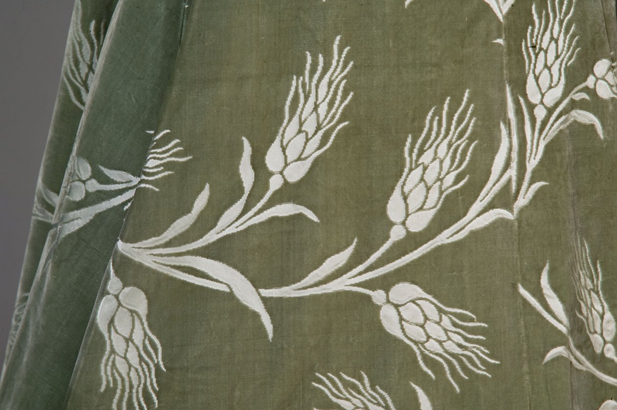 Bertha Palmers aftenfrakk, ca. 1902 (detaljvisning av stoff). Silkesateng med skåret fløyel i hvetemønster, metallisk trådblonde, silkemetallic dusker. Verdt, Paris. av Charles Frederick Worth