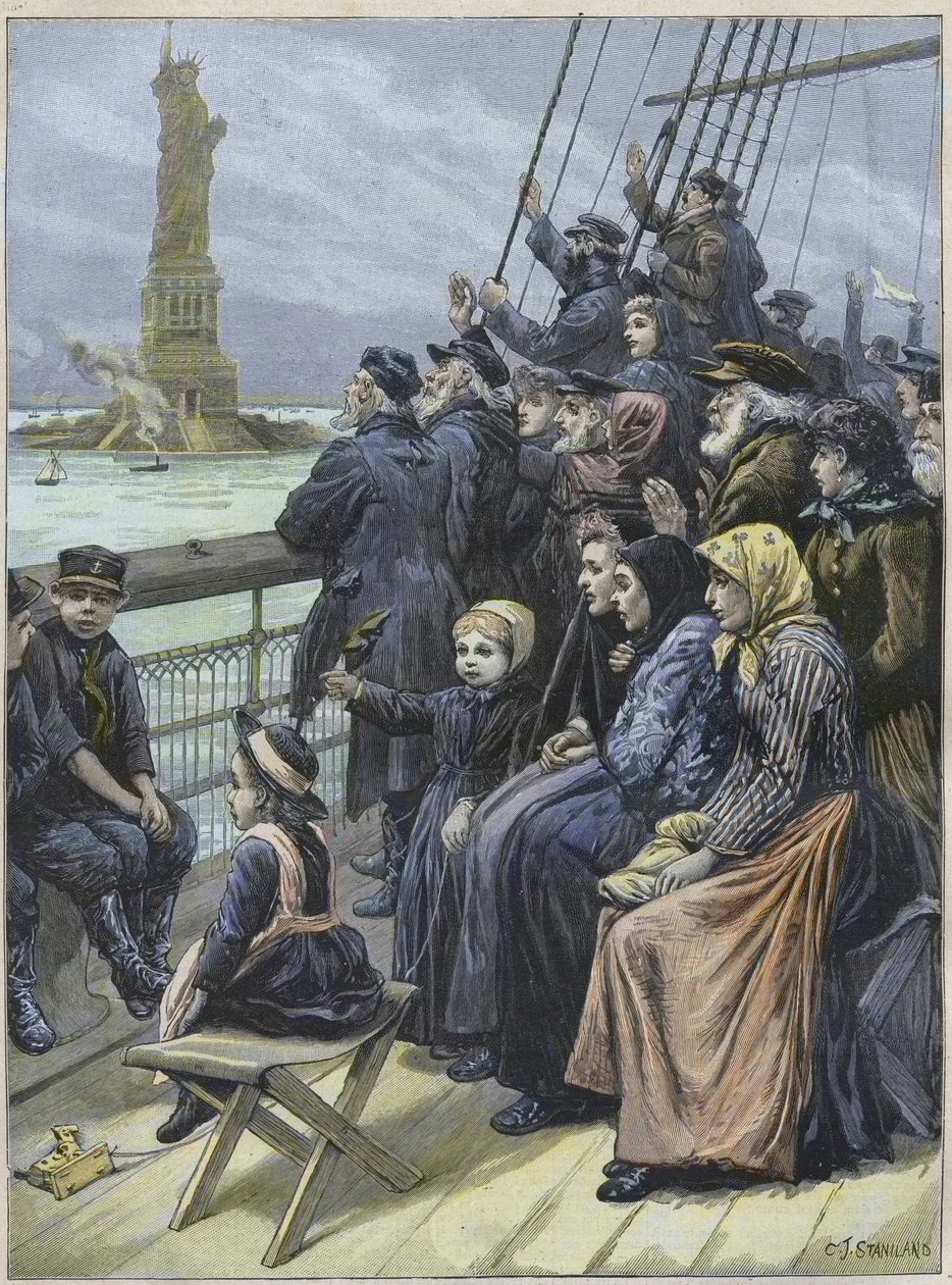 Jødiske immigranter som ankom New York, USA i 1892 - Jødiske flyktninger fra Russland passerer den kolossale statuen i New York havn - gravering av Charles Joseph STANILAND- "" Ankomst av jødiske emigranter til New York i 1892, illustrasjon av Charles Jose av Charles J. Staniland