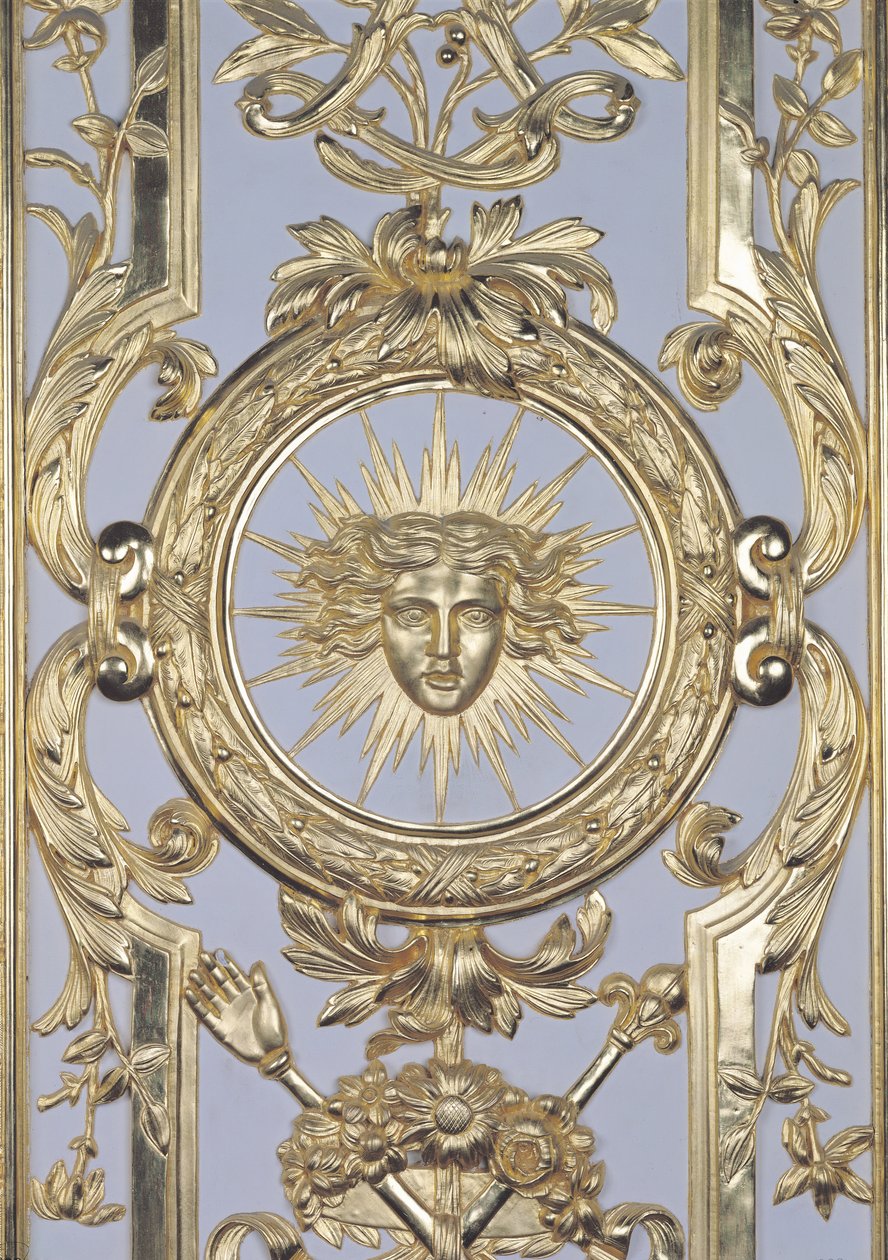 Detalj av panel som viser emblemet til Ludvig XIV 1638-1715 fra Salon de Venus, 1668 forgylt tre, se også 192316 av Charles Le Brun