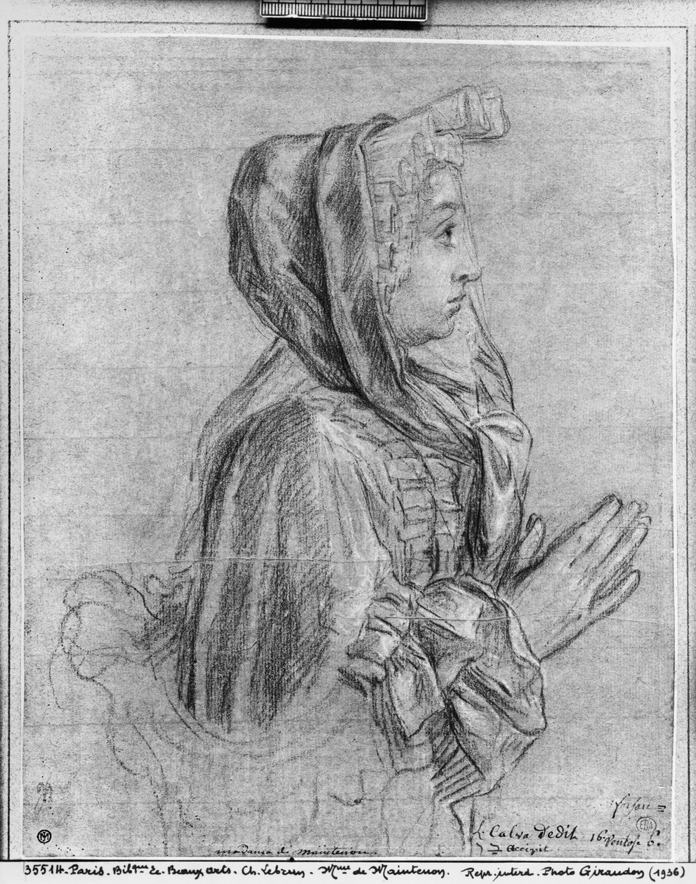 Halv lengde profil av en kvinne med hendene sammen, kjent som Madame de Maintenon (pierre noire und kritt på brunt papir) av Charles Le Brun